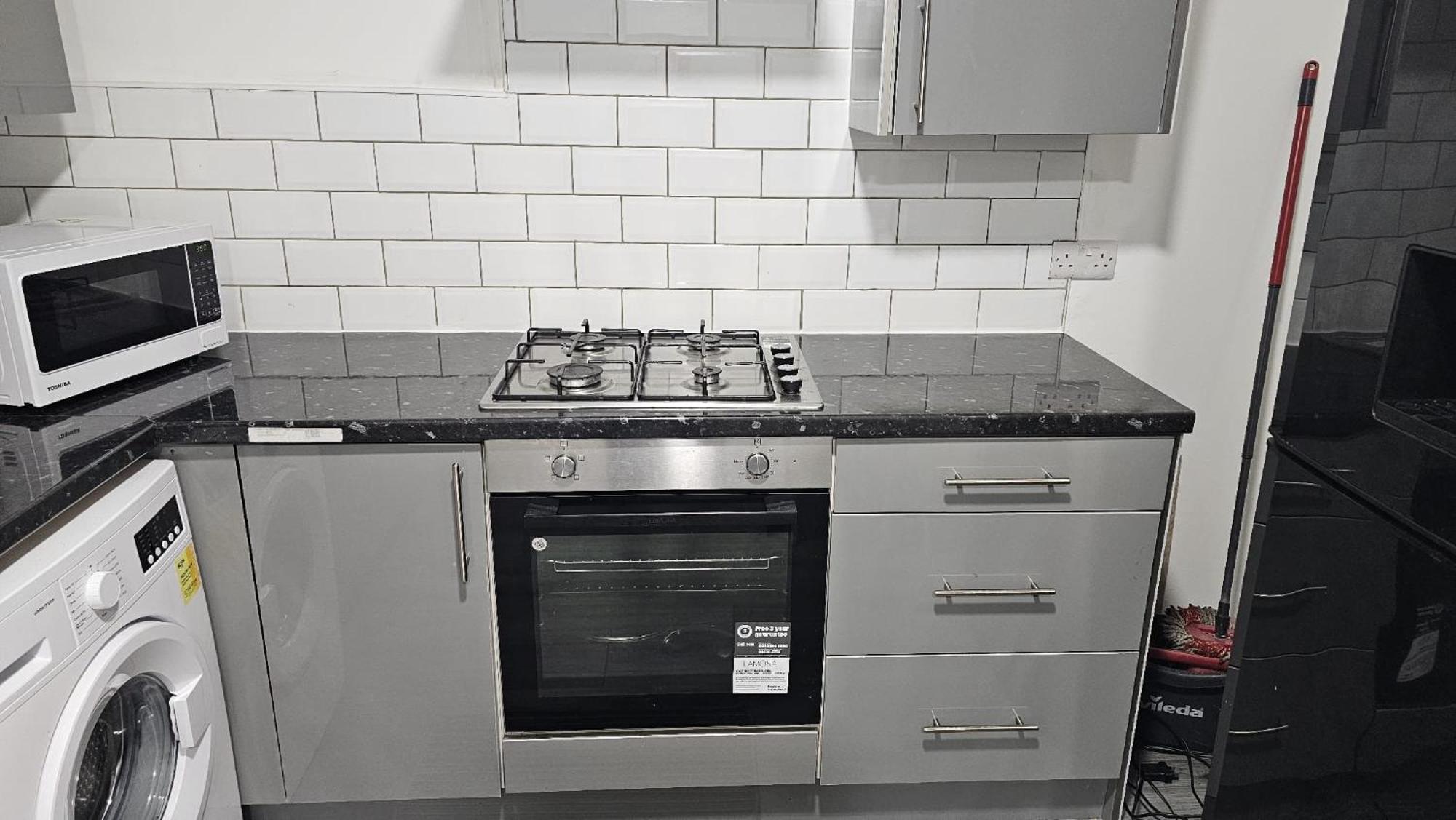 Spacious Double Bedroom With Private Toilet And Shared Kitchen With On Premesis Parking Oldbury  Zewnętrze zdjęcie