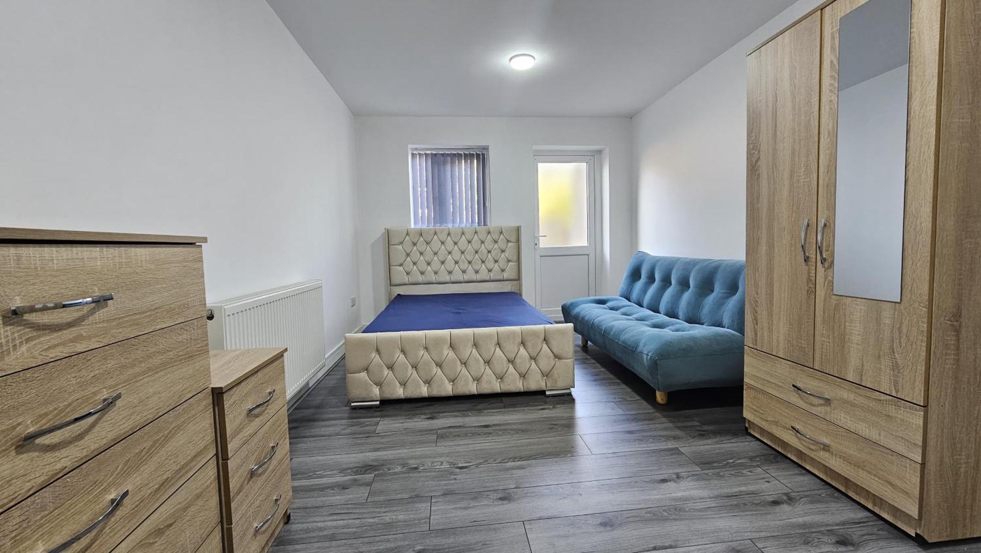 Spacious Double Bedroom With Private Toilet And Shared Kitchen With On Premesis Parking Oldbury  Zewnętrze zdjęcie