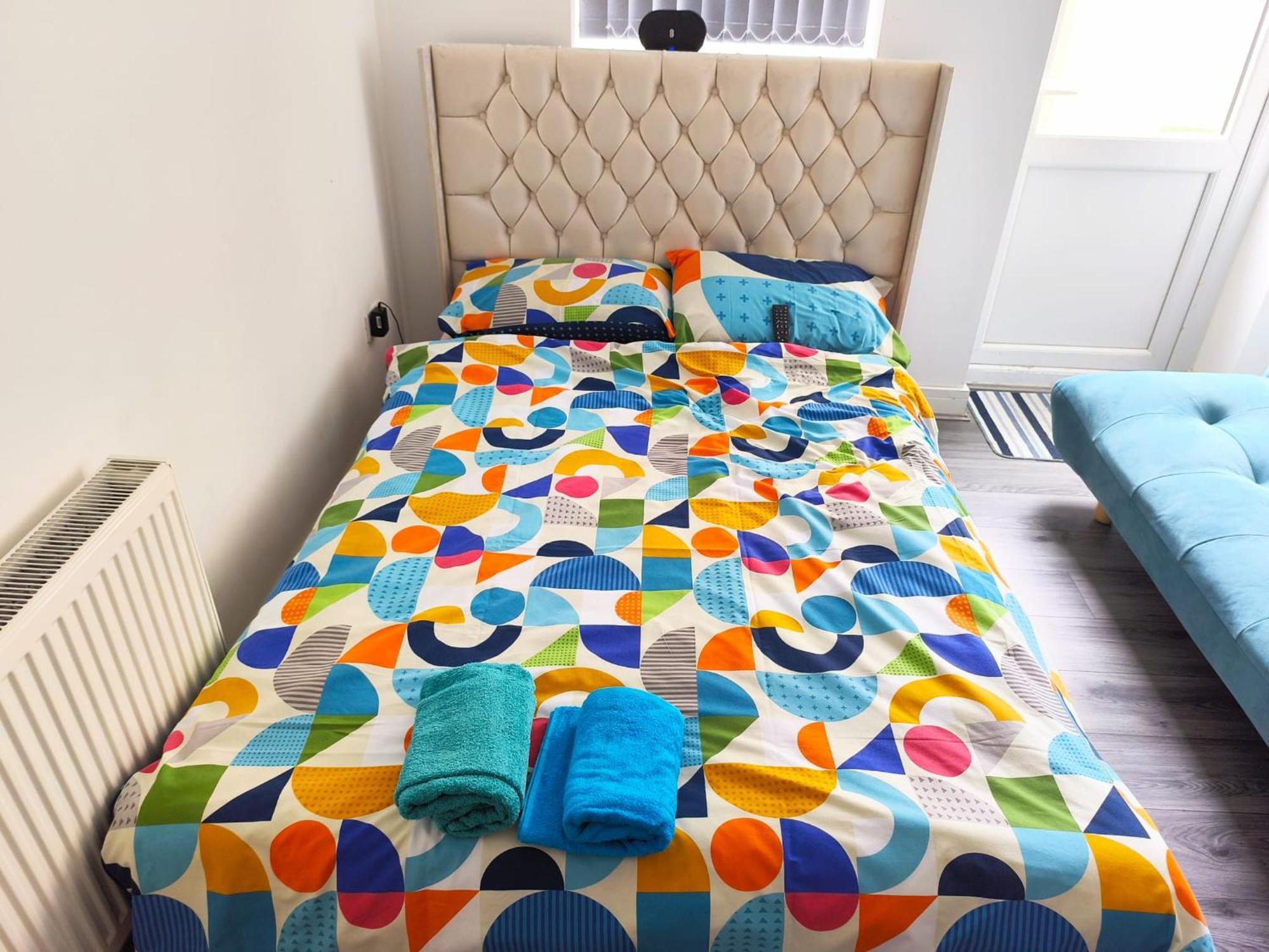 Spacious Double Bedroom With Private Toilet And Shared Kitchen With On Premesis Parking Oldbury  Zewnętrze zdjęcie